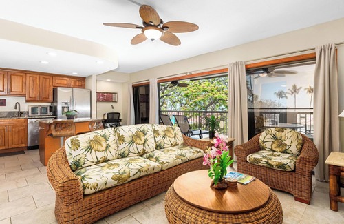 Historic Kailua Village Condo | Kona Plaza 301, Ocean Views and Renovated