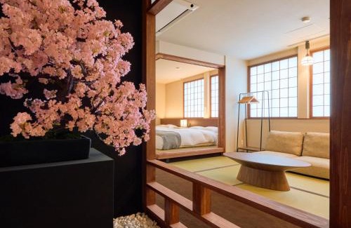 Minato House | KONJAKUSO Osaka Tempozan KANOH SHOHAKU Sakura Pine Tree