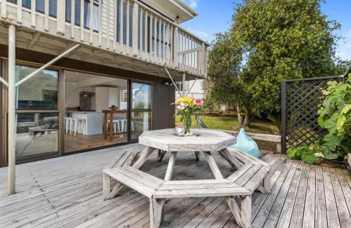 Omapere House | Kotare Retreat - Omapere Holiday Home