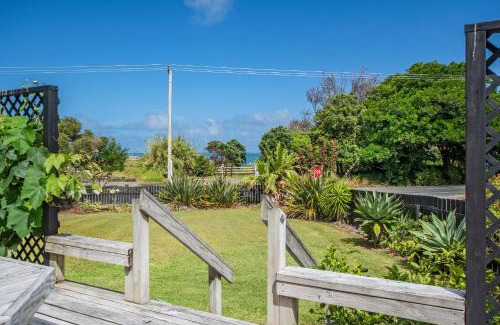 Omapere House | Kotare Retreat - Omapere Holiday Home