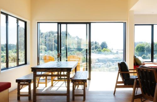 Kaiteriteri House | KOTARE – Stunning Kaiteriteri Holiday Home