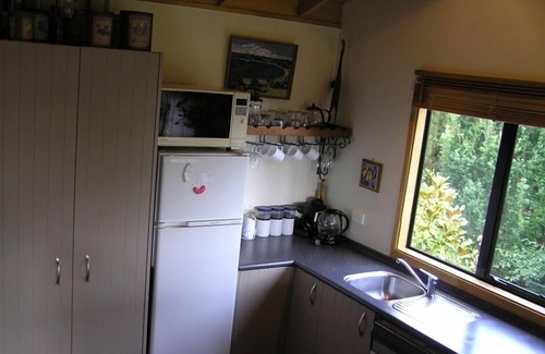Mount Ruapehu Ski Area House | Kowhai Cottage Pukawa - Pet friendly at the lake