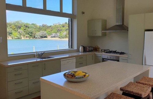 Tutukaka House | Kowharewa Beachfront Beauty