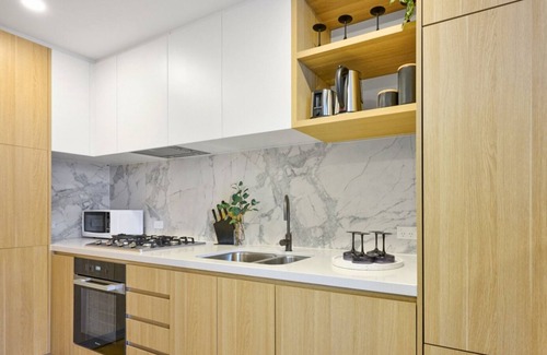 Moonee Ponds Apartment | KozyGuru | Moonee Ponds | Modern 1 Bed Apt Parking