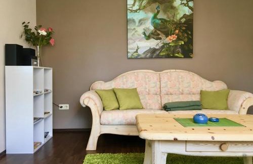 Schwabstedt Apartment | Kreatives Wohnen unter Reet ruhig und doch zentral