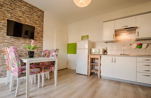 Krk Apartment | KRK CITY ! 200m PROMENADE !Romantic house, with small pool .