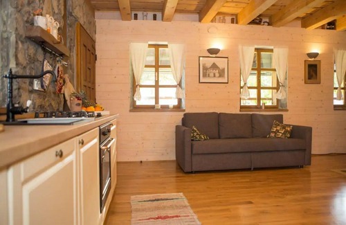 Gospic House | Kuća Dida Juke pod Lipovcem - Two Bedroom House with Terrace