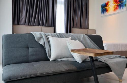 Kuching Apartment | KuchingCity - Snuggle - Sunset City View w Balcony