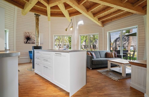 Muritz House | Kugelhaus Chiara - fireplace, sauna, 2 bathrooms & terrace on Lake Tollensesee