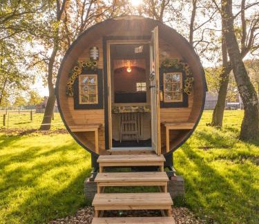 Lastrup House | Kuhle Auszeit - Fass Sonnenblume