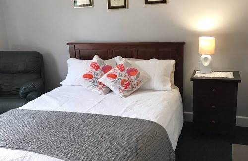 Wedderburn House | Kurracaburn Heights Accommodation