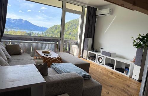 Strobl Apartment | Kuscheln im Hochbett mit Seeblick