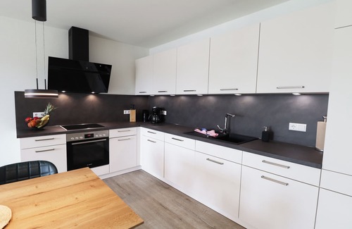 Tossens Apartment | KÜSTE33/44 - Balcony. Sauna. Allergy friendly.