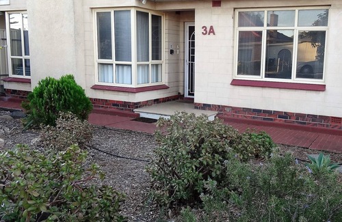 Largs North House | Kybunga by the Beach (Largs North)