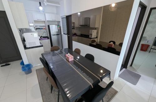 Ayer Keroh Apartment | Kyra The Heights Residence Condo Ayer Keroh Melaka WiFi, Netflix & Pool