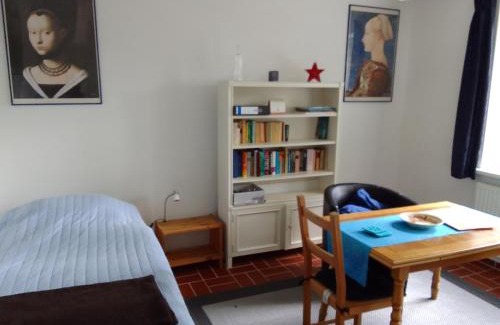 Thulendorf Apartment | Ländliche 1-Raumwohnung im Park