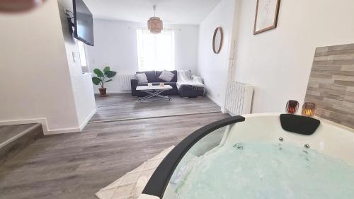 Joigny House | L'évasion SPA maison avec jardin, hypercentre, très calme
