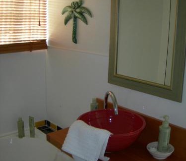 Akaroa Bed & Breakfast | L'abri Bed and Breakfast