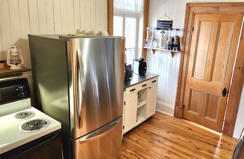 Saint-Marcel House | L'Ancien Presbytère de St-Marcel de L'Islet, bâtiment datant de 1882 (5 ch)