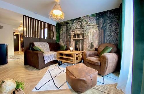 Villeneuve-sur-Yonne Apartment | L'Expédition - By BEST KEYS - Expérience Unique - Déco Immersive - Lit Queen Size & Canapé Convertible - Centre Ville - Smart TV - Machine à Café Nespresso - Netflix & WiFi ILLIMITÉ - Check-in Autonome - Parking Gratuit