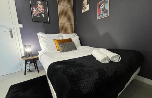 Evreux Apartment | L'icône du cinéma - Studio cosy - Gare - Centre-ville Evreux - Wifi