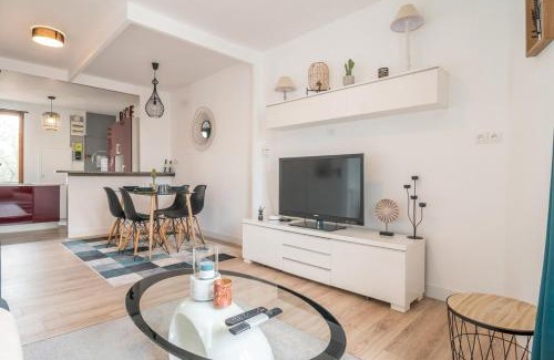 Cote Est Soquence Apartment | L'impressionniste ~ Proche Tramway ~ Atypique