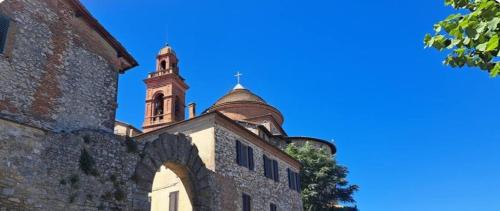 Contrada Castello House | L'incanto del Trasimeno con giardino vista lago nel cuore di Castiglione