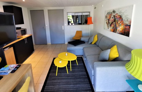 Ile du Levant Apartment | L'Oblade Apartment T2-37m2 Sea view Terrasse 30 m2 Air conditioned