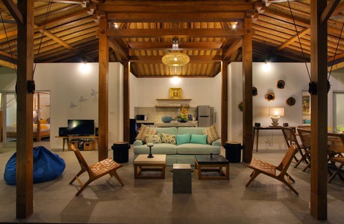 Petitenget Villa | #L1 12BR Central Seminyak Oberoi 700m beach villa