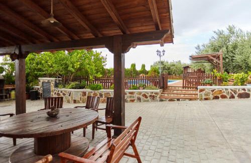 Martos House | La Acacia