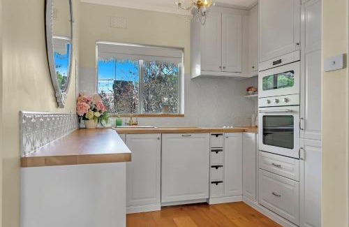 Unley Apartment | La Belle Fleur - Vintage Stay near Parklands & CBD