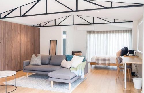 Red Hill House | La Belle Vie - Boutique Country Escape near Wineries