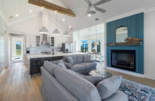 Mexico Beach House | La Buena Vida is a 3BD/3BA, newly built home w/modern amenities, screened-in porch, pet friendly!