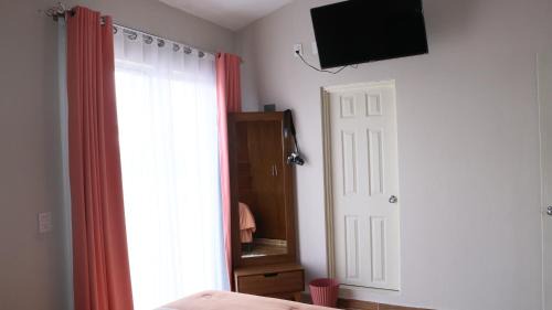 Comitan de Dominguez Apartment | LA CASA AMARILLA, centrica, barrio local.