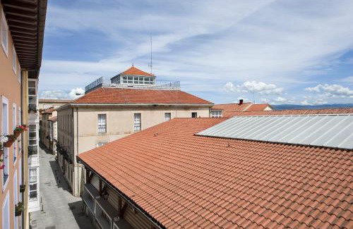Vitoria-Gasteiz Old Town Apartment | La Casa De Santa María ESTUDIOS