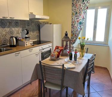 Tolfa Apartment | La Casa Dei Fiori