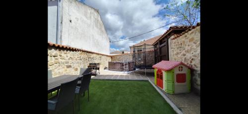 Cerezo de Abajo House | La Casa del Médico