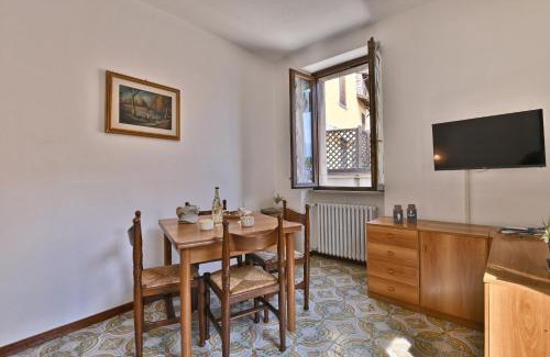 Bogliaco Apartment | La Casa del Vento - Appartamento Lago - Theater Home