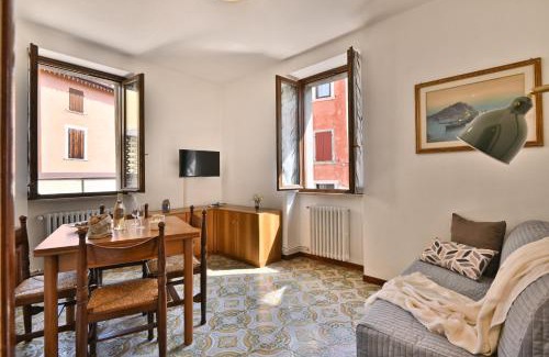 Bogliaco Apartment | La Casa del Vento - Appartamento Lago - Theater Home