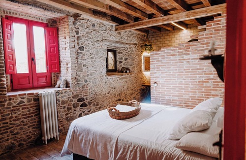 Castillo de Bayuela House | La Casita de Albino