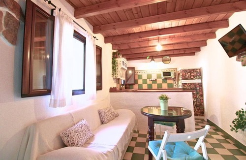 Santa Ana la Real House | La Casita del Bosque de las Letras