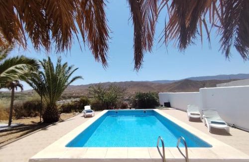 Tabernas House | La casita del desierto, cortijo para 7 personas con piscina privada