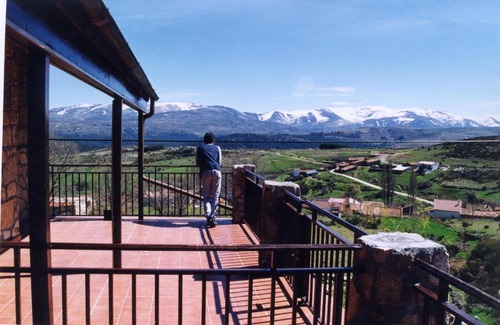 Hoyos del Collado House | La Casona de Collado