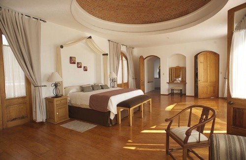 El Pueblito Hotel | La Casona de los Colibríes