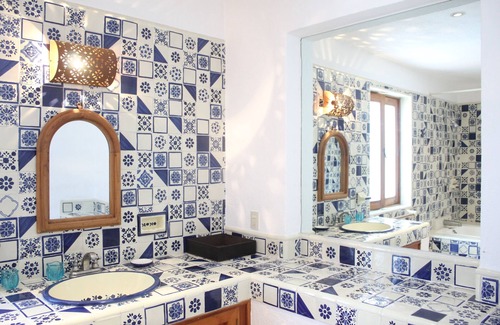 El Pueblito Hotel | La Casona de los Colibríes