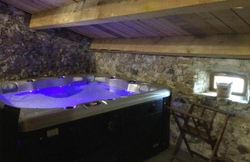 Lanarce House | La Ferme de Beauregard SPA -LANARCE 07660 - jacuzzi et sauna