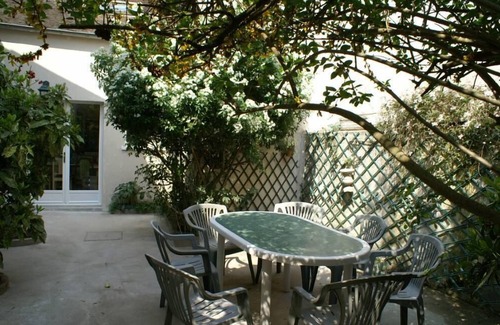 Moret-sur-Loing House | La Ferme de Montmartre in a Medieval Village