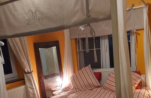 Crisnee House | "la Halte Des Anges" 3 Bedrooms 6 People