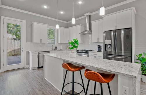 South Baton Rouge House | LA House 3 beds nModern Comfort Meets Cozy Charm