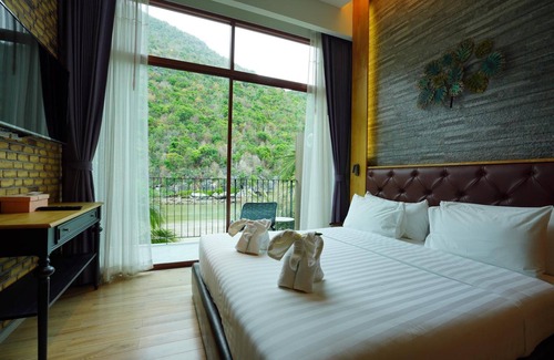 Sam Roi Yot Hotel | La Isla Pranburi Beach Resort